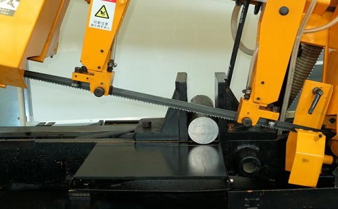 色达数控带锯床自动送料精度会出现偏差吗？