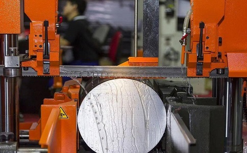 色达立式金属带锯床切削出现跑带故障解决方法！